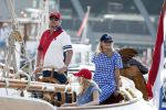 Amsterdam 20 augustus 2025
Koning Willem Alexander Prinses Mabel en (prinses Luana ) Gravin Luana op de groene Draeck tijdens de eerste dag van Sail Amsterdam . Er vaart ongelofelijk veel beveiliging Politie in boten op jet skis en een speciaal beveiligingsteam van de Marechaussee BSB ( Brigade Speciale Beveiligingsopdrachten ) mee met de groene Draeck