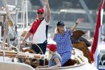 Amsterdam 20 augustus 2025
Koning Willem Alexander Prinses Mabel en (prinses Luana ) Gravin Luana op de groene Draeck tijdens de eerste dag van Sail Amsterdam . Er vaart ongelofelijk veel beveiliging Politie in boten op jet skis en een speciaal beveiligingsteam van de Marechaussee BSB ( Brigade Speciale Beveiligingsopdrachten ) mee met de groene Draeck