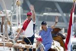 Amsterdam 20 augustus 2025
Koning Willem Alexander Prinses Mabel en (prinses Luana ) Gravin Luana op de groene Draeck tijdens de eerste dag van Sail Amsterdam . Er vaart ongelofelijk veel beveiliging Politie in boten op jet skis en een speciaal beveiligingsteam van de Marechaussee BSB ( Brigade Speciale Beveiligingsopdrachten ) mee met de groene Draeck