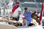Amsterdam 20 augustus 2025
Koning Willem Alexander Prinses Mabel en (prinses Luana ) Gravin Luana op de groene Draeck tijdens de eerste dag van Sail Amsterdam . Er vaart ongelofelijk veel beveiliging Politie in boten op jet skis en een speciaal beveiligingsteam van de Marechaussee BSB ( Brigade Speciale Beveiligingsopdrachten ) mee met de groene Draeck