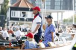 Amsterdam 20 augustus 2025
Koning Willem Alexander Prinses Mabel en (prinses Luana ) Gravin Luana op de groene Draeck tijdens de eerste dag van Sail Amsterdam . Er vaart ongelofelijk veel beveiliging Politie in boten op jet skis en een speciaal beveiligingsteam van de Marechaussee BSB ( Brigade Speciale Beveiligingsopdrachten ) mee met de groene Draeck