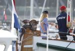 Amsterdam 20 augustus 2025
Koning Willem Alexander Prinses Mabel en (prinses Luana ) Gravin Luana op de groene Draeck tijdens de eerste dag van Sail Amsterdam . Er vaart ongelofelijk veel beveiliging Politie in boten op jet skis en een speciaal beveiligingsteam van de Marechaussee BSB ( Brigade Speciale Beveiligingsopdrachten ) mee met de groene Draeck