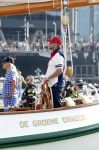 Amsterdam 20 augustus 2025
Koning Willem Alexander Prinses Mabel en (prinses Luana ) Gravin Luana op de groene Draeck tijdens de eerste dag van Sail Amsterdam . Er vaart ongelofelijk veel beveiliging Politie in boten op jet skis en een speciaal beveiligingsteam van de Marechaussee BSB ( Brigade Speciale Beveiligingsopdrachten ) mee met de groene Draeck