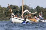 Amsterdam 20 augustus 2025
Koning Willem Alexander Prinses Mabel en (prinses Luana ) Gravin Luana op de groene Draeck tijdens de eerste dag van Sail Amsterdam . Er vaart ongelofelijk veel beveiliging Politie in boten op jet skis en een speciaal beveiligingsteam van de Marechaussee BSB ( Brigade Speciale Beveiligingsopdrachten ) mee met de groene Draeck
