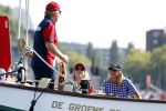 Amsterdam 20 augustus 2025
Koning Willem Alexander Prinses Mabel en (prinses Luana ) Gravin Luana op de groene Draeck tijdens de eerste dag van Sail Amsterdam . Er vaart ongelofelijk veel beveiliging Politie in boten op jet skis en een speciaal beveiligingsteam van de Marechaussee BSB ( Brigade Speciale Beveiligingsopdrachten ) mee met de groene Draeck