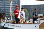 Amsterdam 20 augustus 2025
Koning Willem Alexander Prinses Mabel en (prinses Luana ) Gravin Luana op de groene Draeck tijdens de eerste dag van Sail Amsterdam . Er vaart ongelofelijk veel beveiliging Politie in boten op jet skis en een speciaal beveiligingsteam van de Marechaussee BSB ( Brigade Speciale Beveiligingsopdrachten ) mee met de groene Draeck