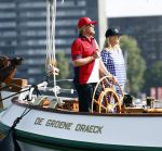 Amsterdam 20 augustus 2025
Koning Willem Alexander Prinses Mabel en (prinses Luana ) Gravin Luana op de groene Draeck tijdens de eerste dag van Sail Amsterdam . Er vaart ongelofelijk veel beveiliging Politie in boten op jet skis en een speciaal beveiligingsteam van de Marechaussee BSB ( Brigade Speciale Beveiligingsopdrachten ) mee met de groene Draeck