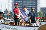 Amsterdam 20 augustus 2025
Koning Willem Alexander Prinses Mabel en (prinses Luana ) Gravin Luana op de groene Draeck tijdens de eerste dag van Sail Amsterdam . Er vaart ongelofelijk veel beveiliging Politie in boten op jet skis en een speciaal beveiligingsteam van de Marechaussee BSB ( Brigade Speciale Beveiligingsopdrachten ) mee met de groene Draeck