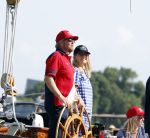 Amsterdam 20 augustus 2025
Koning Willem Alexander Prinses Mabel en (prinses Luana ) Gravin Luana op de groene Draeck tijdens de eerste dag van Sail Amsterdam . Er vaart ongelofelijk veel beveiliging Politie in boten op jet skis en een speciaal beveiligingsteam van de Marechaussee BSB ( Brigade Speciale Beveiligingsopdrachten ) mee met de groene Draeck