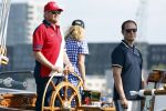 Amsterdam 20 augustus 2025
Koning Willem Alexander Prinses Mabel en (prinses Luana ) Gravin Luana op de groene Draeck tijdens de eerste dag van Sail Amsterdam . Er vaart ongelofelijk veel beveiliging Politie in boten op jet skis en een speciaal beveiligingsteam van de Marechaussee BSB ( Brigade Speciale Beveiligingsopdrachten ) mee met de groene Draeck