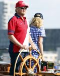 Amsterdam 20 augustus 2025
Koning Willem Alexander Prinses Mabel en (prinses Luana ) Gravin Luana op de groene Draeck tijdens de eerste dag van Sail Amsterdam . Er vaart ongelofelijk veel beveiliging Politie in boten op jet skis en een speciaal beveiligingsteam van de Marechaussee BSB ( Brigade Speciale Beveiligingsopdrachten ) mee met de groene Draeck