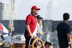 Amsterdam 20 augustus 2025
Koning Willem Alexander Prinses Mabel en (prinses Luana ) Gravin Luana op de groene Draeck tijdens de eerste dag van Sail Amsterdam . Er vaart ongelofelijk veel beveiliging Politie in boten op jet skis en een speciaal beveiligingsteam van de Marechaussee BSB ( Brigade Speciale Beveiligingsopdrachten ) mee met de groene Draeck