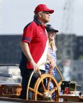 Amsterdam 20 augustus 2025
Koning Willem Alexander Prinses Mabel en (prinses Luana ) Gravin Luana op de groene Draeck tijdens de eerste dag van Sail Amsterdam . Er vaart ongelofelijk veel beveiliging Politie in boten op jet skis en een speciaal beveiligingsteam van de Marechaussee BSB ( Brigade Speciale Beveiligingsopdrachten ) mee met de groene Draeck