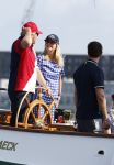 Amsterdam 20 augustus 2025
Koning Willem Alexander Prinses Mabel en (prinses Luana ) Gravin Luana op de groene Draeck tijdens de eerste dag van Sail Amsterdam . Er vaart ongelofelijk veel beveiliging Politie in boten op jet skis en een speciaal beveiligingsteam van de Marechaussee BSB ( Brigade Speciale Beveiligingsopdrachten ) mee met de groene Draeck