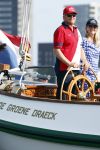 Amsterdam 20 augustus 2025
Koning Willem Alexander Prinses Mabel en (prinses Luana ) Gravin Luana op de groene Draeck tijdens de eerste dag van Sail Amsterdam . Er vaart ongelofelijk veel beveiliging Politie in boten op jet skis en een speciaal beveiligingsteam van de Marechaussee BSB ( Brigade Speciale Beveiligingsopdrachten ) mee met de groene Draeck