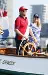 Amsterdam 20 augustus 2025
Koning Willem Alexander Prinses Mabel en (prinses Luana ) Gravin Luana op de groene Draeck tijdens de eerste dag van Sail Amsterdam . Er vaart ongelofelijk veel beveiliging Politie in boten op jet skis en een speciaal beveiligingsteam van de Marechaussee BSB ( Brigade Speciale Beveiligingsopdrachten ) mee met de groene Draeck