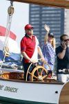Amsterdam 20 augustus 2025
Koning Willem Alexander Prinses Mabel en (prinses Luana ) Gravin Luana op de groene Draeck tijdens de eerste dag van Sail Amsterdam . Er vaart ongelofelijk veel beveiliging Politie in boten op jet skis en een speciaal beveiligingsteam van de Marechaussee BSB ( Brigade Speciale Beveiligingsopdrachten ) mee met de groene Draeck