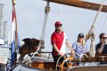 Amsterdam 20 augustus 2025
Koning Willem Alexander Prinses Mabel en (prinses Luana ) Gravin Luana op de groene Draeck tijdens de eerste dag van Sail Amsterdam . Er vaart ongelofelijk veel beveiliging Politie in boten op jet skis en een speciaal beveiligingsteam van de Marechaussee BSB ( Brigade Speciale Beveiligingsopdrachten ) mee met de groene Draeck