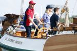 Amsterdam 20 augustus 2025
Koning Willem Alexander Prinses Mabel en (prinses Luana ) Gravin Luana op de groene Draeck tijdens de eerste dag van Sail Amsterdam . Er vaart ongelofelijk veel beveiliging Politie in boten op jet skis en een speciaal beveiligingsteam van de Marechaussee BSB ( Brigade Speciale Beveiligingsopdrachten ) mee met de groene Draeck