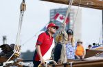 Amsterdam 20 augustus 2025
Koning Willem Alexander Prinses Mabel en (prinses Luana ) Gravin Luana op de groene Draeck tijdens de eerste dag van Sail Amsterdam . Er vaart ongelofelijk veel beveiliging Politie in boten op jet skis en een speciaal beveiligingsteam van de Marechaussee BSB ( Brigade Speciale Beveiligingsopdrachten ) mee met de groene Draeck