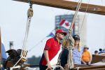 Amsterdam 20 augustus 2025
Koning Willem Alexander Prinses Mabel en (prinses Luana ) Gravin Luana op de groene Draeck tijdens de eerste dag van Sail Amsterdam . Er vaart ongelofelijk veel beveiliging Politie in boten op jet skis en een speciaal beveiligingsteam van de Marechaussee BSB ( Brigade Speciale Beveiligingsopdrachten ) mee met de groene Draeck