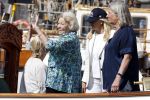 Amsterdam 21 augustus 2025
Prinses Beatrix op de groene Draeck tijdens de tweede dag van Sail . Aanwezig oa Prinses Mabel met dochters Luana en Zaria . Ook aanwezig prins Cazimir en prinses Carolina de Bourbon de Parma met haar kinderen Alaia en Xavier .
Ook de moeder van Prinses Mabel was aanwezig .