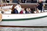 Amsterdam 21 augustus 2025
Prinses Beatrix op de groene Draeck tijdens de tweede dag van Sail . Aanwezig oa Prinses Mabel met dochters Luana en Zaria . Ook aanwezig prins Cazimir en prinses Carolina de Bourbon de Parma met haar kinderen Alaia en Xavier .
Ook de moeder van Prinses Mabel was aanwezig .