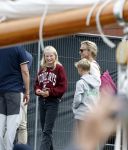 Amsterdam 21 augustus 2025
Prinses Beatrix op de groene Draeck tijdens de tweede dag van Sail . Aanwezig oa Prinses Mabel met dochters Luana en Zaria . Ook aanwezig prins Cazimir en prinses Carolina de Bourbon de Parma met haar kinderen Alaia en Xavier .
Ook de moeder van Prinses Mabel was aanwezig .