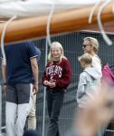 Amsterdam 21 augustus 2025
Prinses Beatrix op de groene Draeck tijdens de tweede dag van Sail . Aanwezig oa Prinses Mabel met dochters Luana en Zaria . Ook aanwezig prins Cazimir en prinses Carolina de Bourbon de Parma met haar kinderen Alaia en Xavier .
Ook de moeder van Prinses Mabel was aanwezig .