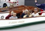 Amsterdam 21 augustus 2025
Prinses Beatrix op de groene Draeck tijdens de tweede dag van Sail . Aanwezig oa Prinses Mabel met dochters Luana en Zaria . Ook aanwezig prins Cazimir en prinses Carolina de Bourbon de Parma met haar kinderen Alaia en Xavier .
Ook de moeder van Prinses Mabel was aanwezig .