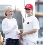 Amsterdam 21 augustus 2025
Prinses Beatrix op de groene Draeck tijdens de tweede dag van Sail . Aanwezig oa Prinses Mabel met dochters Luana en Zaria . Ook aanwezig prins Cazimir en prinses Carolina de Bourbon de Parma met haar kinderen Alaia en Xavier .
Ook de moeder van Prinses Mabel was aanwezig .