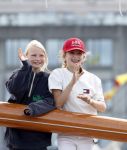 Amsterdam 21 augustus 2025
Prinses Beatrix op de groene Draeck tijdens de tweede dag van Sail . Aanwezig oa Prinses Mabel met dochters Luana en Zaria . Ook aanwezig prins Cazimir en prinses Carolina de Bourbon de Parma met haar kinderen Alaia en Xavier .
Ook de moeder van Prinses Mabel was aanwezig .