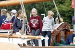 Amsterdam 21 augustus 2025
Prinses Beatrix op de groene Draeck tijdens de tweede dag van Sail . Aanwezig oa Prinses Mabel met dochters Luana en Zaria . Ook aanwezig prins Cazimir en prinses Carolina de Bourbon de Parma met haar kinderen Alaia en Xavier .
Ook de moeder van Prinses Mabel was aanwezig .