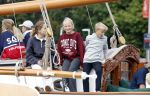Amsterdam 21 augustus 2025
Prinses Beatrix op de groene Draeck tijdens de tweede dag van Sail . Aanwezig oa Prinses Mabel met dochters Luana en Zaria . Ook aanwezig prins Cazimir en prinses Carolina de Bourbon de Parma met haar kinderen Alaia en Xavier .
Ook de moeder van Prinses Mabel was aanwezig .