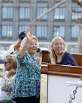 Amsterdam 21 augustus 2025
Prinses Beatrix op de groene Draeck tijdens de tweede dag van Sail . Aanwezig oa Prinses Mabel met dochters Luana en Zaria . Ook aanwezig prins Cazimir en prinses Carolina de Bourbon de Parma met haar kinderen Alaia en Xavier .
Ook de moeder van Prinses Mabel was aanwezig .