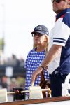 Amsterdam 20 augustus 2025
Koning Willem Alexander Prinses Mabel en (prinses Luana ) Gravin Luana op de groene Draeck tijdens de eerste dag van Sail Amsterdam . Er vaart ongelofelijk veel beveiliging Politie in boten op jet skis en een speciaal beveiligingsteam van de Marechaussee BSB ( Brigade Speciale Beveiligingsopdrachten ) mee met de groene Draeck