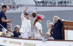 Amsterdam 21 augustus 2025
Prinses Beatrix op de groene Draeck tijdens de tweede dag van Sail . Aanwezig oa Prinses Mabel met dochters Luana en Zaria . Ook aanwezig prins Cazimir en prinses Carolina de Bourbon de Parma met haar kinderen Alaia en Xavier .
Ook de moeder van Prinses Mabel was aanwezig .