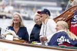 Amsterdam 21 augustus 2025
Prinses Beatrix op de groene Draeck tijdens de tweede dag van Sail . Aanwezig oa Prinses Mabel met dochters Luana en Zaria . Ook aanwezig prins Cazimir en prinses Carolina de Bourbon de Parma met haar kinderen Alaia en Xavier .
Ook de moeder van Prinses Mabel was aanwezig .