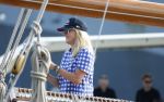 Amsterdam 20 augustus 2025
Koning Willem Alexander Prinses Mabel en (prinses Luana ) Gravin Luana op de groene Draeck tijdens de eerste dag van Sail Amsterdam . Er vaart ongelofelijk veel beveiliging Politie in boten op jet skis en een speciaal beveiligingsteam van de Marechaussee BSB ( Brigade Speciale Beveiligingsopdrachten ) mee met de groene Draeck