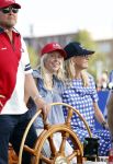 Amsterdam 20 augustus 2025
Koning Willem Alexander Prinses Mabel en (prinses Luana ) Gravin Luana op de groene Draeck tijdens de eerste dag van Sail Amsterdam . Er vaart ongelofelijk veel beveiliging Politie in boten op jet skis en een speciaal beveiligingsteam van de Marechaussee BSB ( Brigade Speciale Beveiligingsopdrachten ) mee met de groene Draeck
