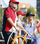 Amsterdam 20 augustus 2025
Koning Willem Alexander Prinses Mabel en (prinses Luana ) Gravin Luana op de groene Draeck tijdens de eerste dag van Sail Amsterdam . Er vaart ongelofelijk veel beveiliging Politie in boten op jet skis en een speciaal beveiligingsteam van de Marechaussee BSB ( Brigade Speciale Beveiligingsopdrachten ) mee met de groene Draeck