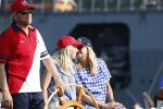 Amsterdam 20 augustus 2025
Koning Willem Alexander Prinses Mabel en (prinses Luana ) Gravin Luana op de groene Draeck tijdens de eerste dag van Sail Amsterdam . Er vaart ongelofelijk veel beveiliging Politie in boten op jet skis en een speciaal beveiligingsteam van de Marechaussee BSB ( Brigade Speciale Beveiligingsopdrachten ) mee met de groene Draeck