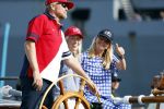 Amsterdam 20 augustus 2025
Koning Willem Alexander Prinses Mabel en (prinses Luana ) Gravin Luana op de groene Draeck tijdens de eerste dag van Sail Amsterdam . Er vaart ongelofelijk veel beveiliging Politie in boten op jet skis en een speciaal beveiligingsteam van de Marechaussee BSB ( Brigade Speciale Beveiligingsopdrachten ) mee met de groene Draeck