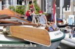Amsterdam 20 augustus 2025
Koning Willem Alexander Prinses Mabel en (prinses Luana ) Gravin Luana op de groene Draeck tijdens de eerste dag van Sail Amsterdam . Er vaart ongelofelijk veel beveiliging Politie in boten op jet skis en een speciaal beveiligingsteam van de Marechaussee BSB ( Brigade Speciale Beveiligingsopdrachten ) mee met de groene Draeck