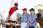 Amsterdam 20 augustus 2025
Koning Willem Alexander Prinses Mabel en (prinses Luana ) Gravin Luana op de groene Draeck tijdens de eerste dag van Sail Amsterdam . Er vaart ongelofelijk veel beveiliging Politie in boten op jet skis en een speciaal beveiligingsteam van de Marechaussee BSB ( Brigade Speciale Beveiligingsopdrachten ) mee met de groene Draeck