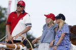 Amsterdam 20 augustus 2025
Koning Willem Alexander Prinses Mabel en (prinses Luana ) Gravin Luana op de groene Draeck tijdens de eerste dag van Sail Amsterdam . Er vaart ongelofelijk veel beveiliging Politie in boten op jet skis en een speciaal beveiligingsteam van de Marechaussee BSB ( Brigade Speciale Beveiligingsopdrachten ) mee met de groene Draeck