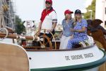 Amsterdam 20 augustus 2025
Koning Willem Alexander Prinses Mabel en (prinses Luana ) Gravin Luana op de groene Draeck tijdens de eerste dag van Sail Amsterdam . Er vaart ongelofelijk veel beveiliging Politie in boten op jet skis en een speciaal beveiligingsteam van de Marechaussee BSB ( Brigade Speciale Beveiligingsopdrachten ) mee met de groene Draeck