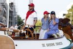 Amsterdam 20 augustus 2025
Koning Willem Alexander Prinses Mabel en (prinses Luana ) Gravin Luana op de groene Draeck tijdens de eerste dag van Sail Amsterdam . Er vaart ongelofelijk veel beveiliging Politie in boten op jet skis en een speciaal beveiligingsteam van de Marechaussee BSB ( Brigade Speciale Beveiligingsopdrachten ) mee met de groene Draeck