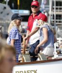 Amsterdam 20 augustus 2025
Koning Willem Alexander Prinses Mabel en (prinses Luana ) Gravin Luana op de groene Draeck tijdens de eerste dag van Sail Amsterdam . Er vaart ongelofelijk veel beveiliging Politie in boten op jet skis en een speciaal beveiligingsteam van de Marechaussee BSB ( Brigade Speciale Beveiligingsopdrachten ) mee met de groene Draeck