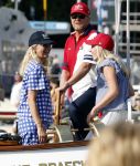 Amsterdam 20 augustus 2025
Koning Willem Alexander Prinses Mabel en (prinses Luana ) Gravin Luana op de groene Draeck tijdens de eerste dag van Sail Amsterdam . Er vaart ongelofelijk veel beveiliging Politie in boten op jet skis en een speciaal beveiligingsteam van de Marechaussee BSB ( Brigade Speciale Beveiligingsopdrachten ) mee met de groene Draeck